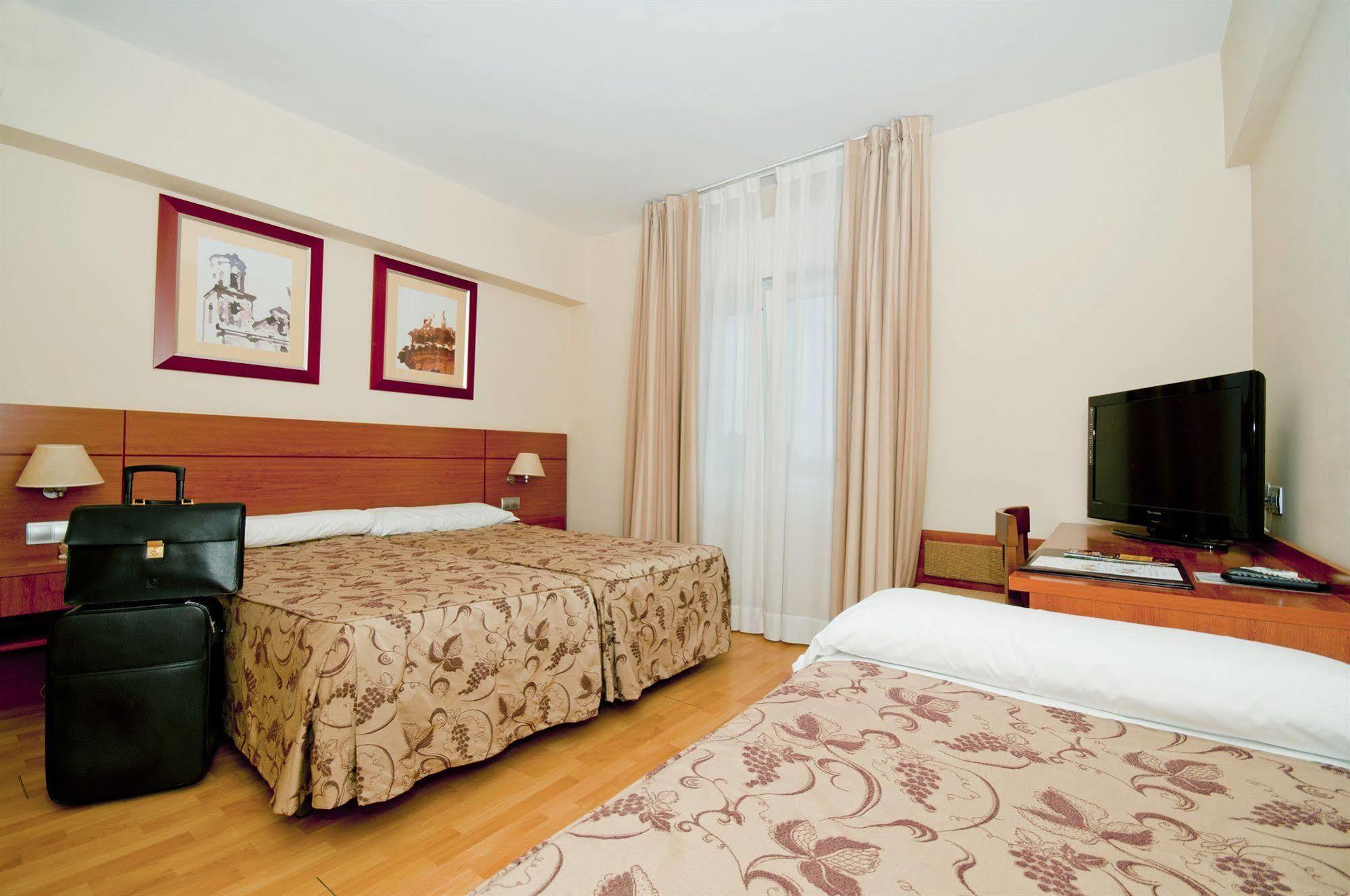Hotel Palacios Алфаро Стая снимка